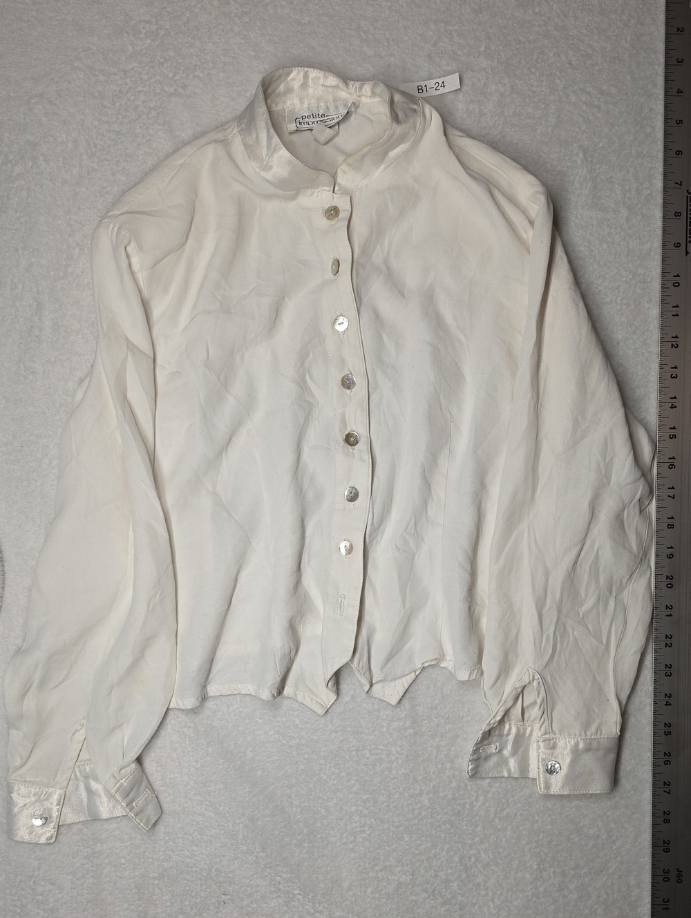 Petite Studio Cream Button-Front Women's Shirt